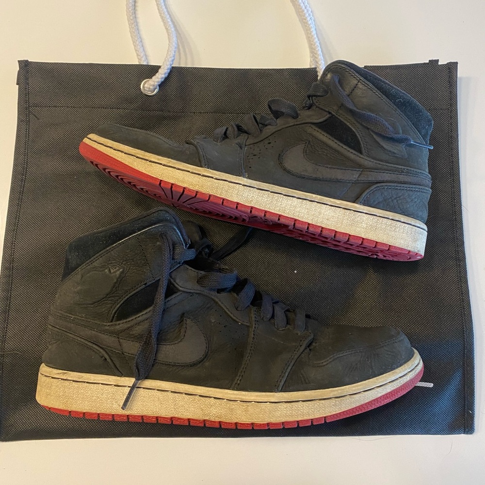 Air jordan high tops

Black suede leather with red bottom